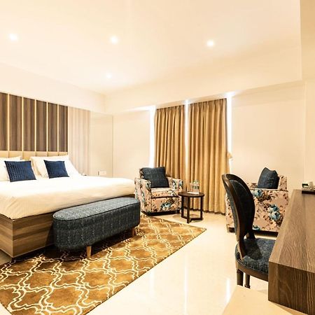 The Thane Club Luaran gambar