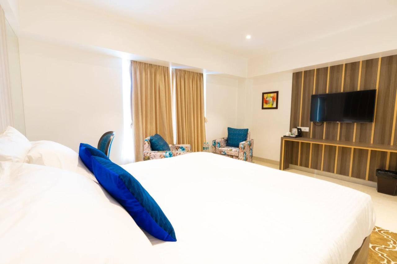 The Thane Club Luaran gambar