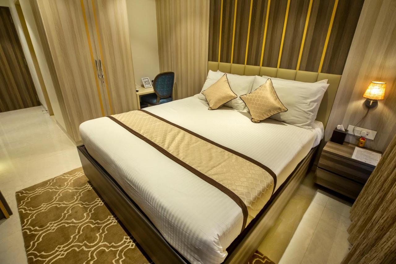 The Thane Club Luaran gambar