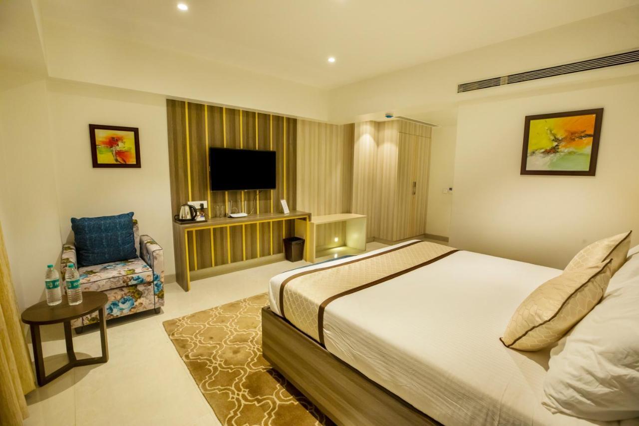 The Thane Club Luaran gambar