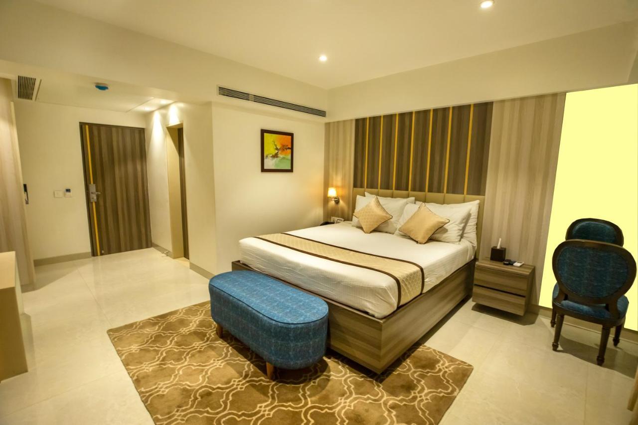 The Thane Club Luaran gambar