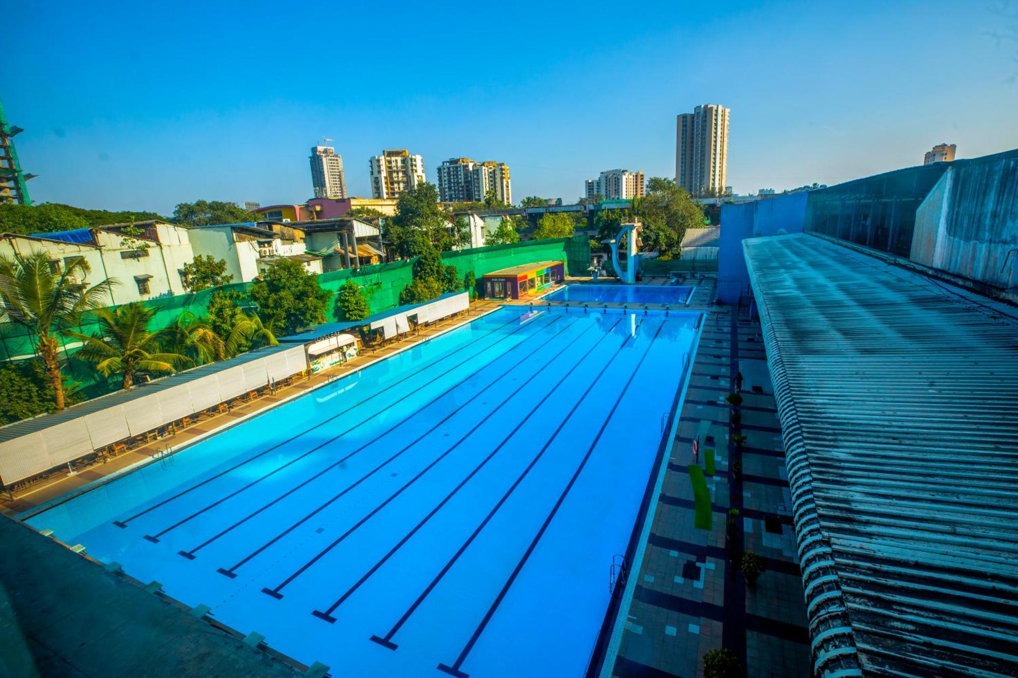The Thane Club Luaran gambar