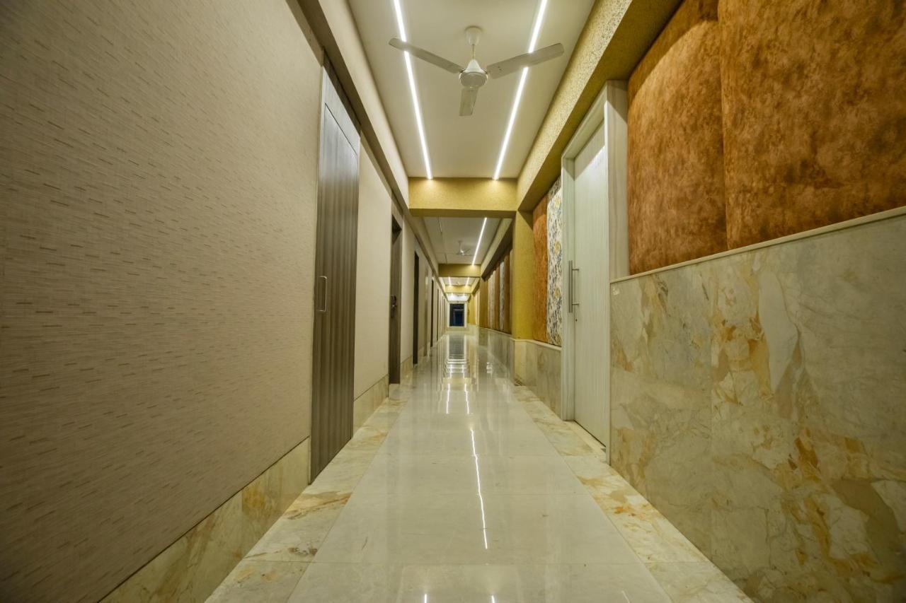 The Thane Club Luaran gambar