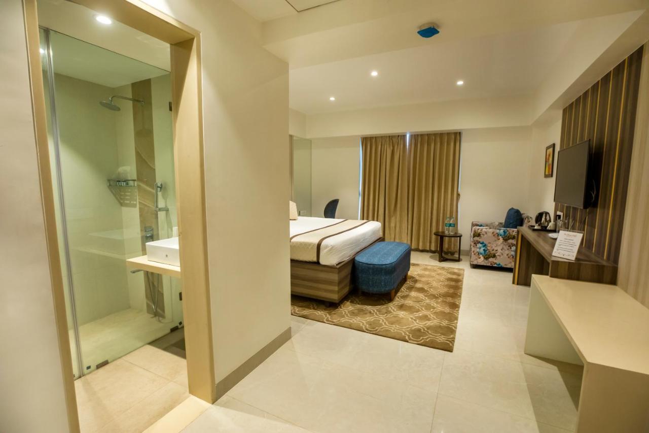 The Thane Club Luaran gambar