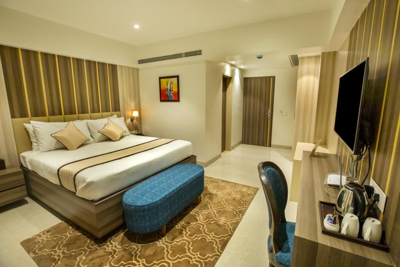 The Thane Club Luaran gambar