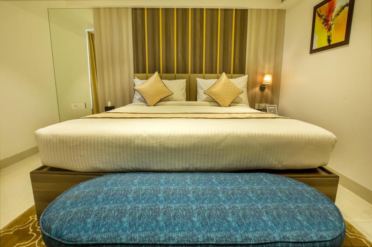The Thane Club Luaran gambar