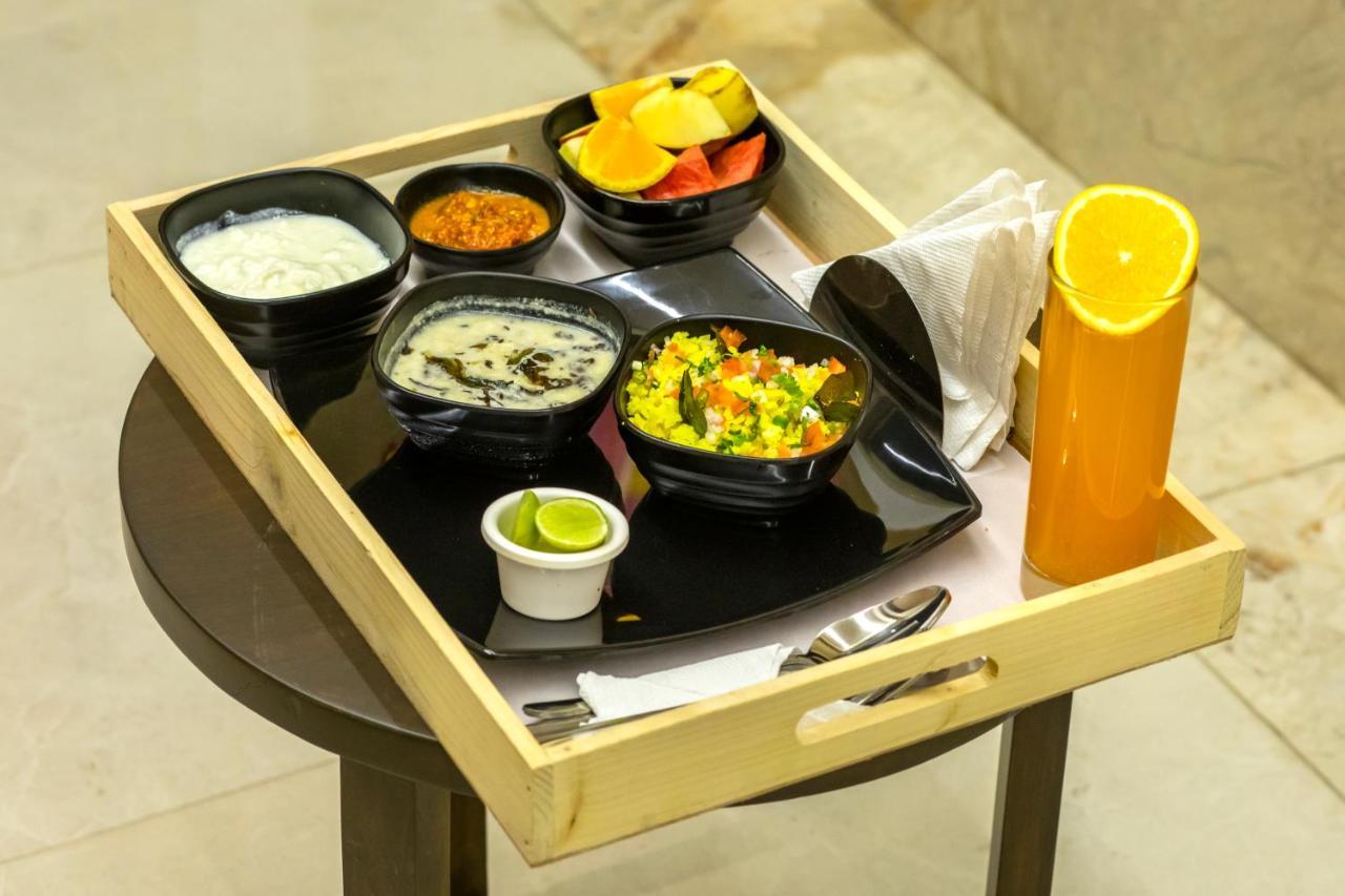 The Thane Club Luaran gambar